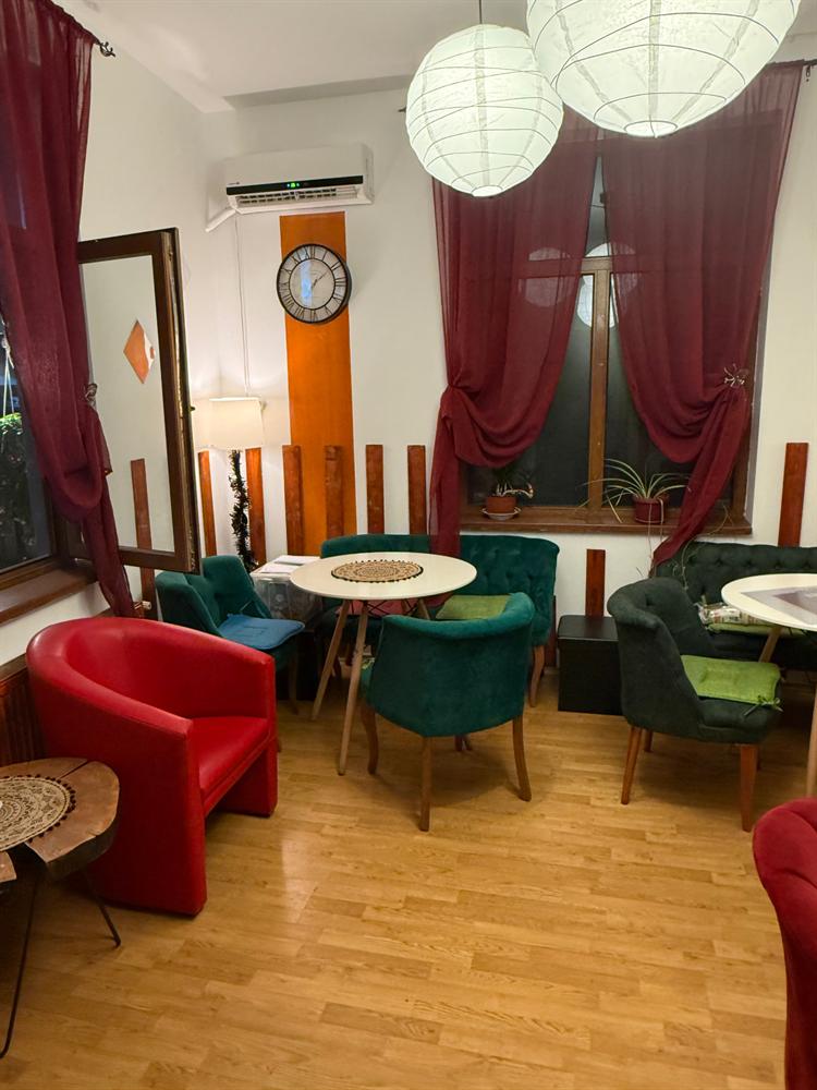 Interior Arizona Pub & Grill — fotolii și lumini calde